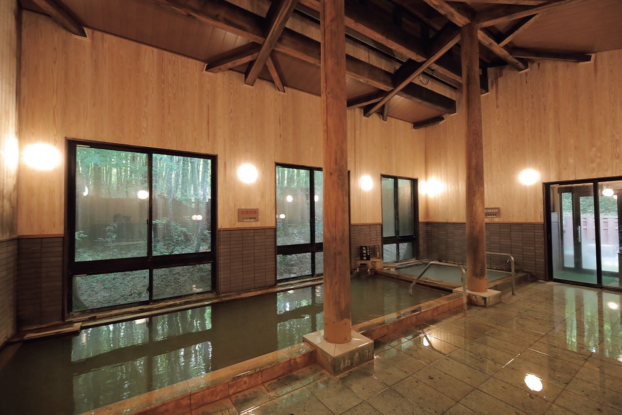 2種類の温泉は、自家源泉から豊富に湧き出る