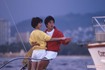 ハワイハネムーンで人目はばからず抱擁する松田聖子と神田正輝(1985年6月)