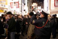 【渋谷ハロウィン問題】仮設トイレ・着替え場所提供の歓迎ムードから一転！「来ないで」巨大看板呼びかけの…