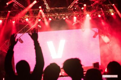 ファンのお金で合コンざんまい、V系バンド界の男逮捕で“バンギャ”がザワついた理由