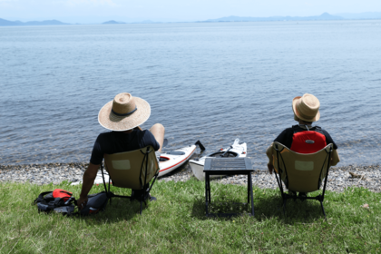 自宅のすぐ近くに琵琶湖。夫婦でカヤックを楽しんだりくつろいだり