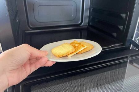 湿気ったせんべいやクッキーを復活