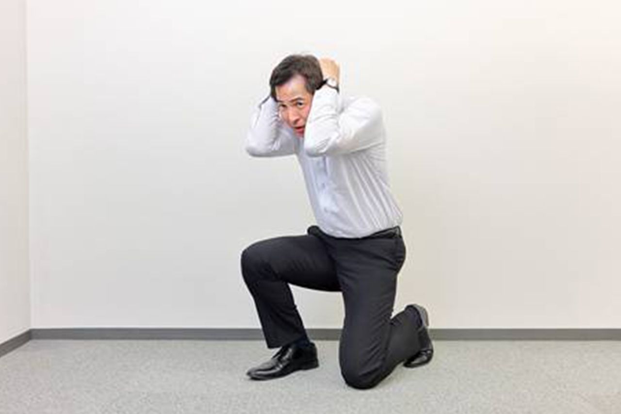 “3点しゃがみ”の姿勢