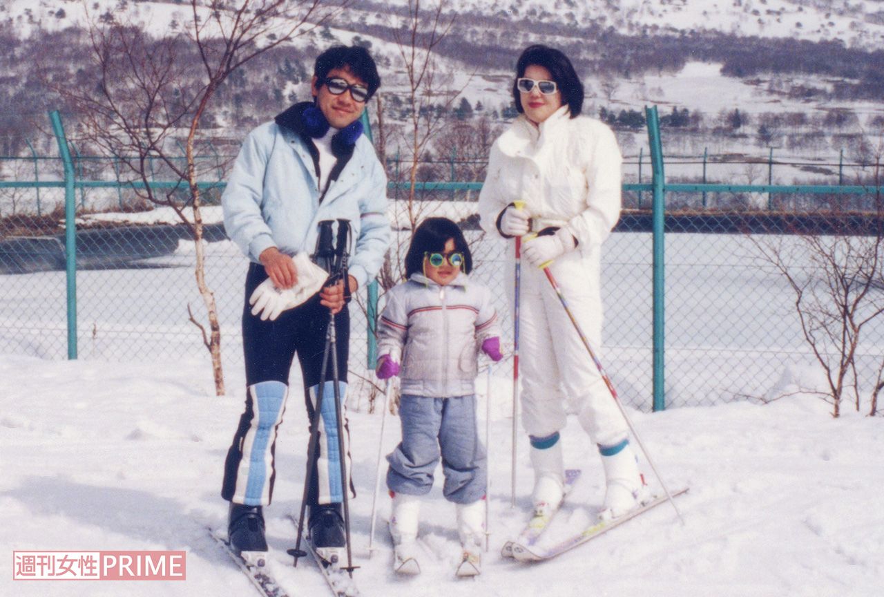 長野県にある菅平でスキーに興じる小室さん一家（'98年冬）