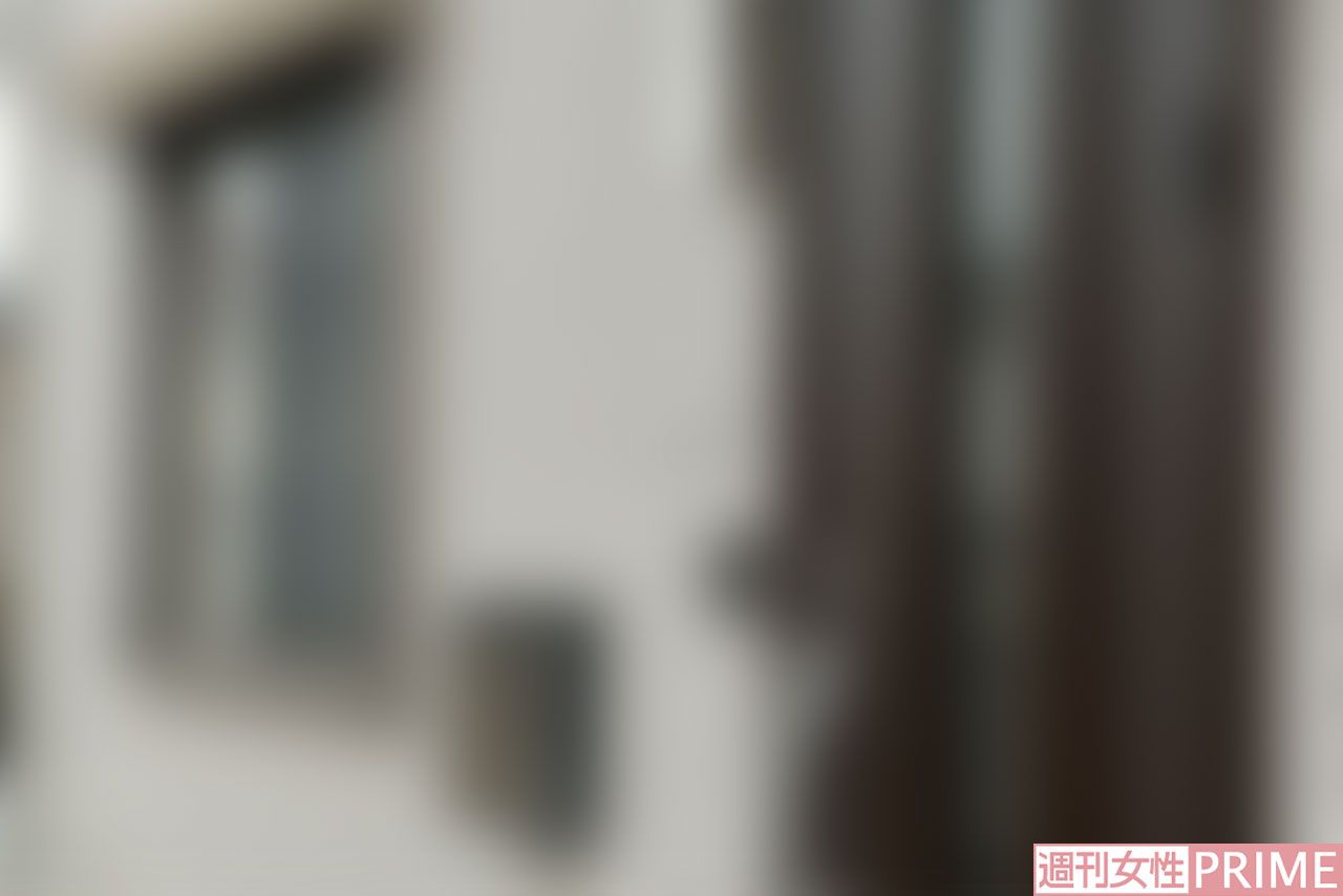 《埼玉・上尾市》容疑者宅の玄関先。事件のあった浴室は1階にある