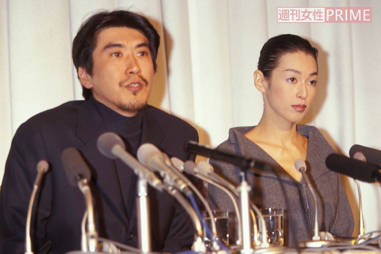 1998年11月、石橋貴明と鈴木保奈美の結婚会見