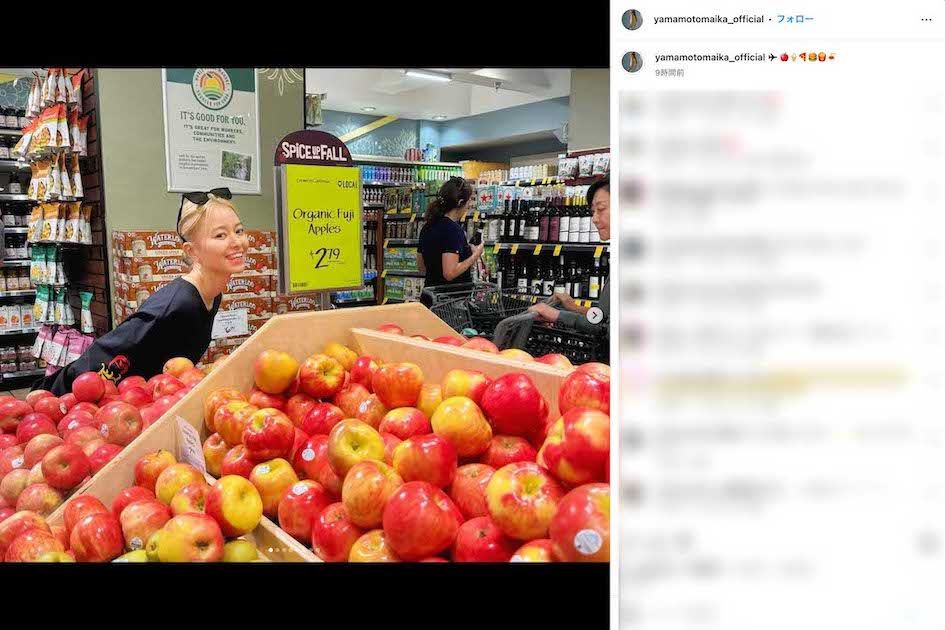 10月11日、これまでの暗めの髪色から一変し、派手な金髪に変貌した姿を披露した山本舞香（本人のインスタグラムより）