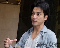 赤坂晃 噂の女性は「4人で寮みたいに一緒に住んでいる」