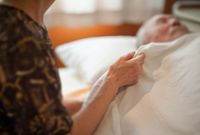 30代でも発症する『脊柱管狭窄症』は自力で治せない！ “寝たきり”を防ぐ病院の選び方