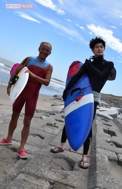 “父親”から熱心な指導を受けていたサーフィンは、春馬さんの趣味のひとつだったそう