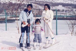 長野県にある菅平でスキーに興じる小室さん一家（'98年冬）