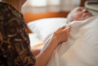 30代でも発症する『脊柱管狭窄症』は自力で治せない！ “寝たきり”を防ぐ病院の選び方