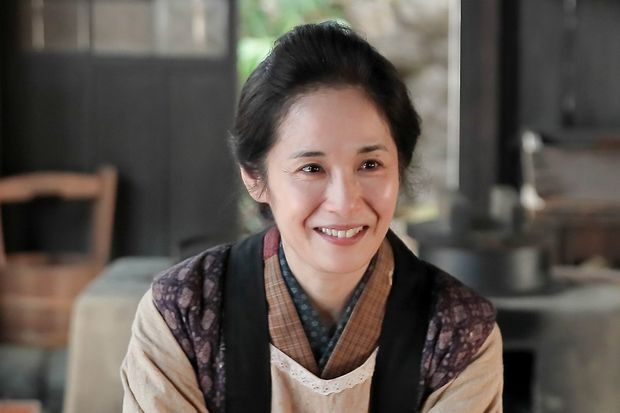 喜美子の母・川原マツ役　富田靖子　(c)NHK