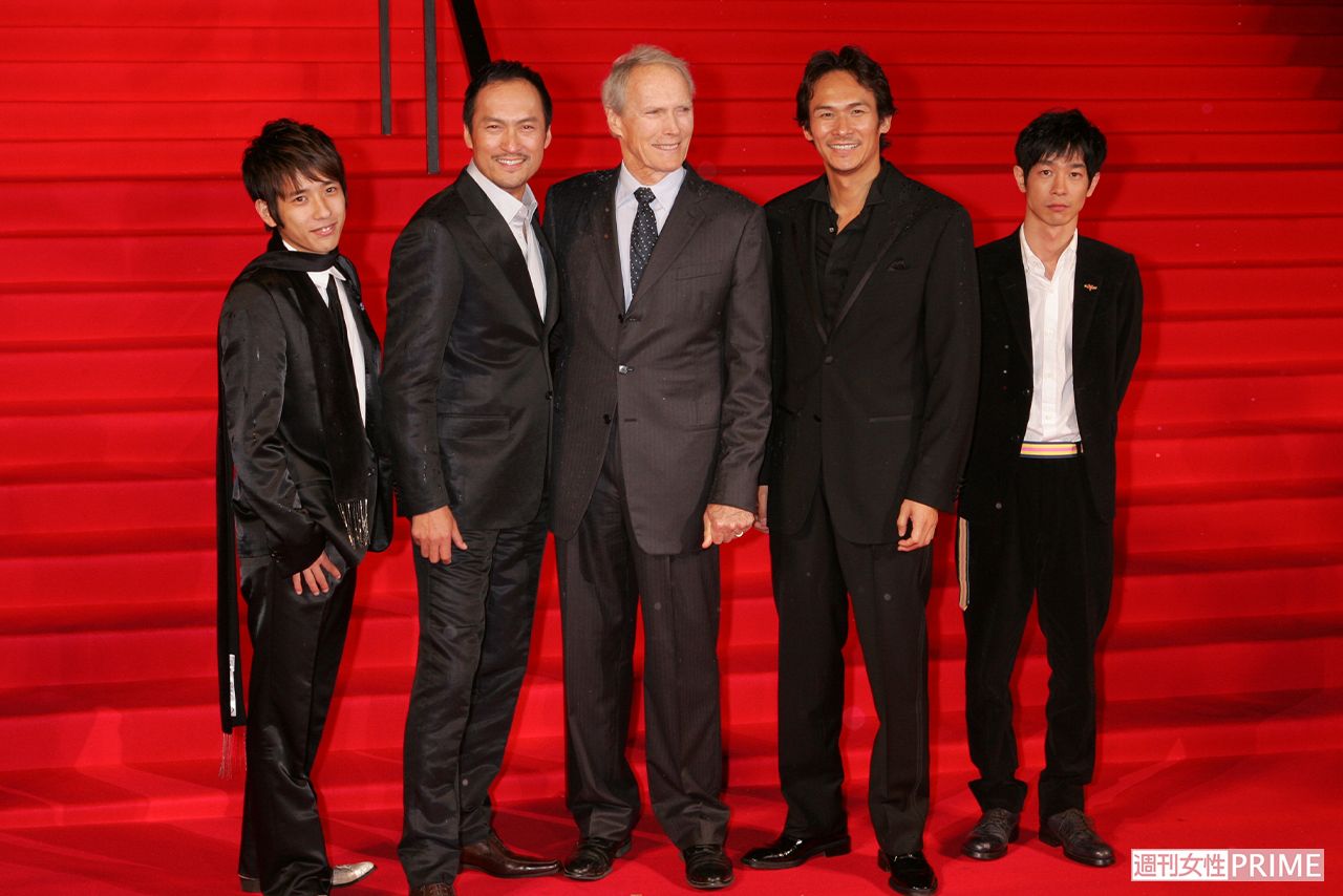 『硫黄島からの手紙』ジャパンプレミア。左から二宮和也、渡辺謙、クリント・イーストウッド、伊原剛志、加瀬亮