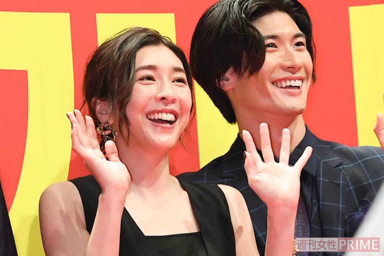 映画『コンフィデンスマンJP』ワールドプレミアでの竹内結子さんと三浦春馬さん（'19年5月）