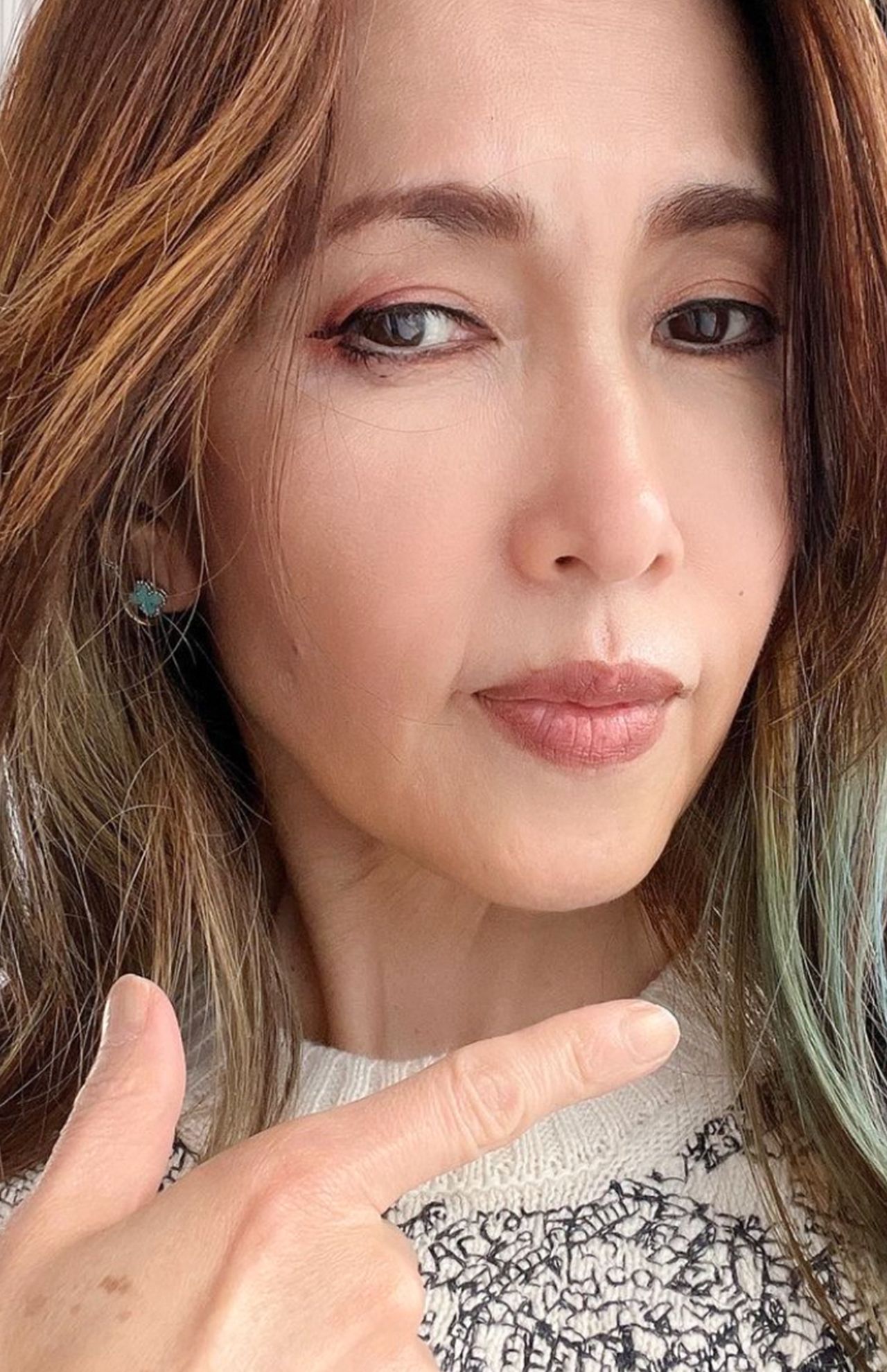 最新！冒頭の白髪対策は不評。「私たちから見るとカラーが失敗。ブリーチでしっかり色を抜かないと！」（MAYUMI先生）（写真は本人公式インスタグラムより）