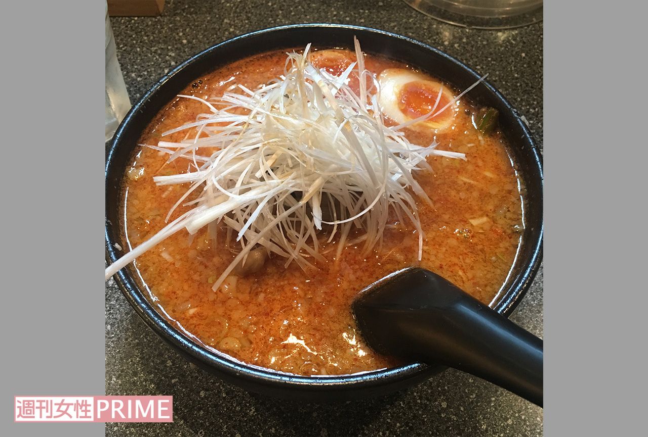 辛味噌ラーメンにトッピングを施した“ユチョン・スペシャル”