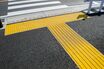 【知って楽しい雑学】駅や道路にある視覚障がい者のための「点字ブロック」は日本発祥、どうして「黄色」なの？ 視覚障がい者の中でも「弱視」の方のためだった