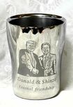 トランプ大統領にタンブラーとグラスを贈った(本人Xより)
