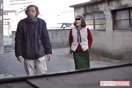 仕事中の鈴木さんに向かって至近距離で暴言を吐く山田容疑者