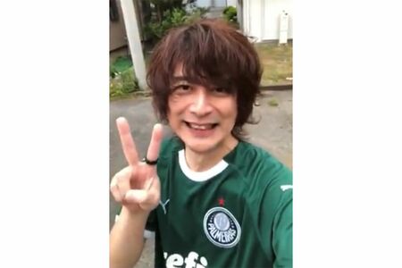 新谷容疑者はブラジルのサッカー名門クラブチーム「パルメイラス」のチームカラーに染まって（SNSより）