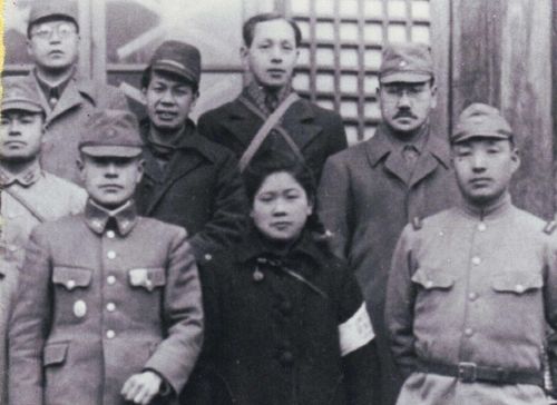 戦時中は、軍の慰問で各地を訪れた。写真は昭和18年に満州を慰問したときのもの