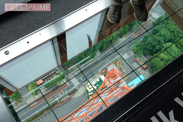 ガラス床を歩く、“名物”スカイウォークはいつでも刺激的　撮影／北村史成