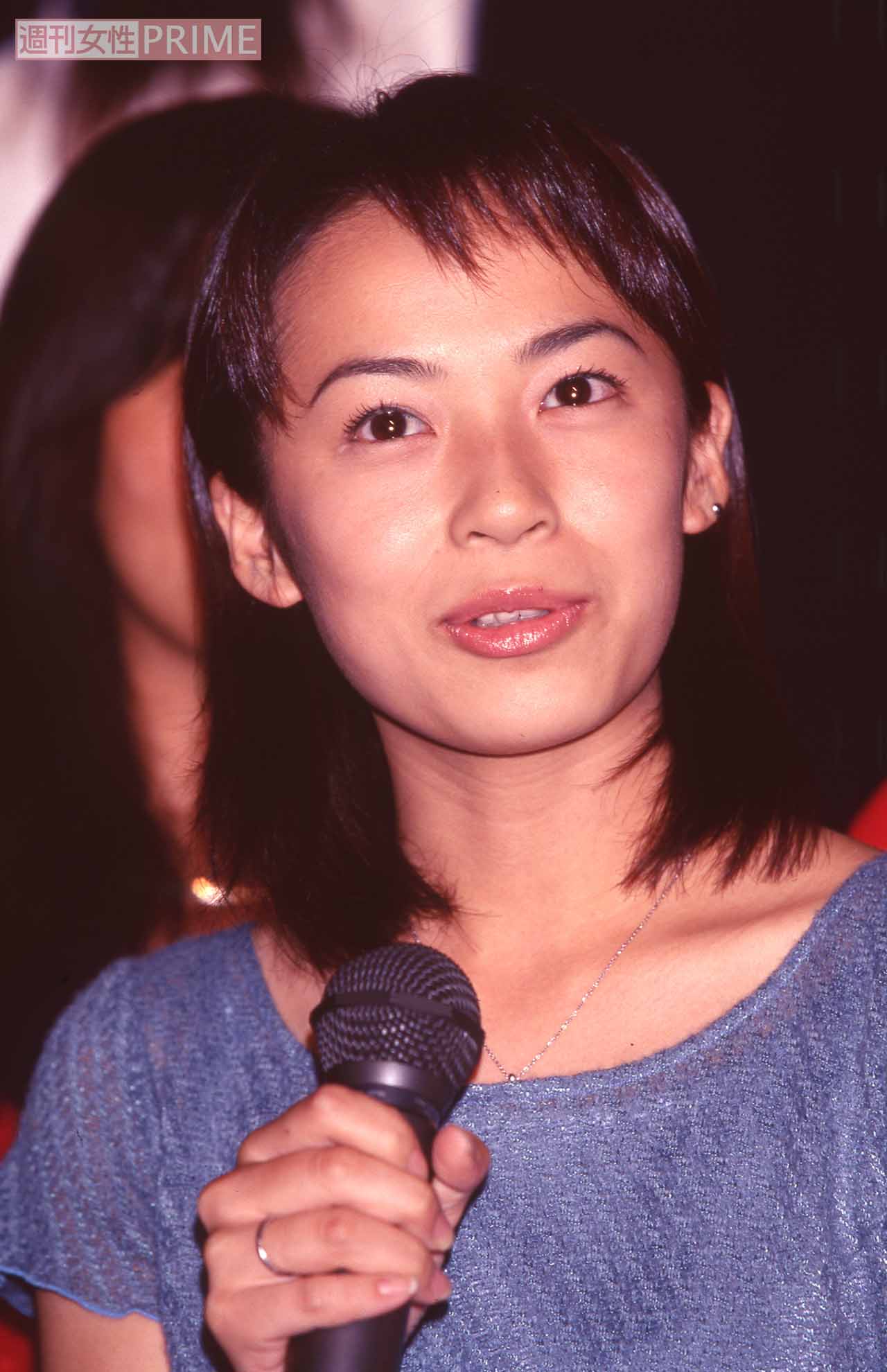 1997年10月、映画『バウンス KoGALS』完成披露会見に出席した佐藤仁美