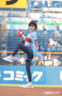 5月29日、神宮球場での始球式に登場した内田有紀