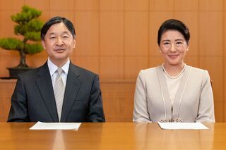 新年のビデオメッセージにはやさしい色味のスーツで臨まれた。令和3（2021）年1月