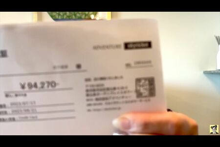 自腹で取った航空券の領収書を加護亜依（公式YouTubeより）