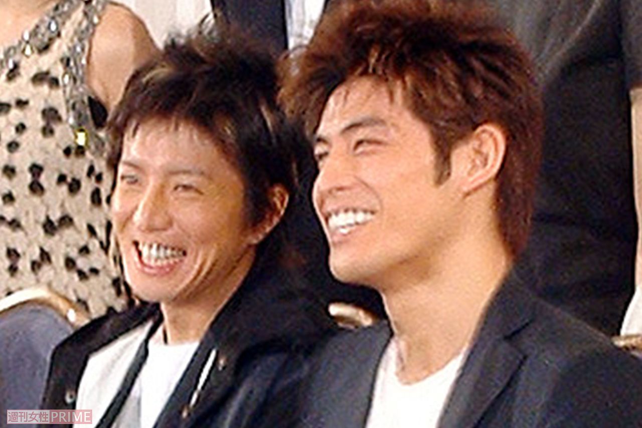 （左から）木村拓哉、坂口憲二（2004年）『プライド』制作発表記者会見