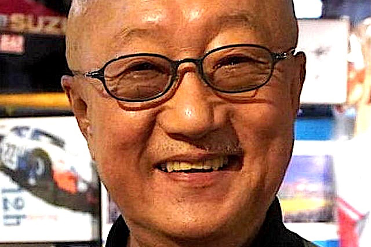 数々のスポーツグッズを鑑定してきた前野重雄さん（本人提供）