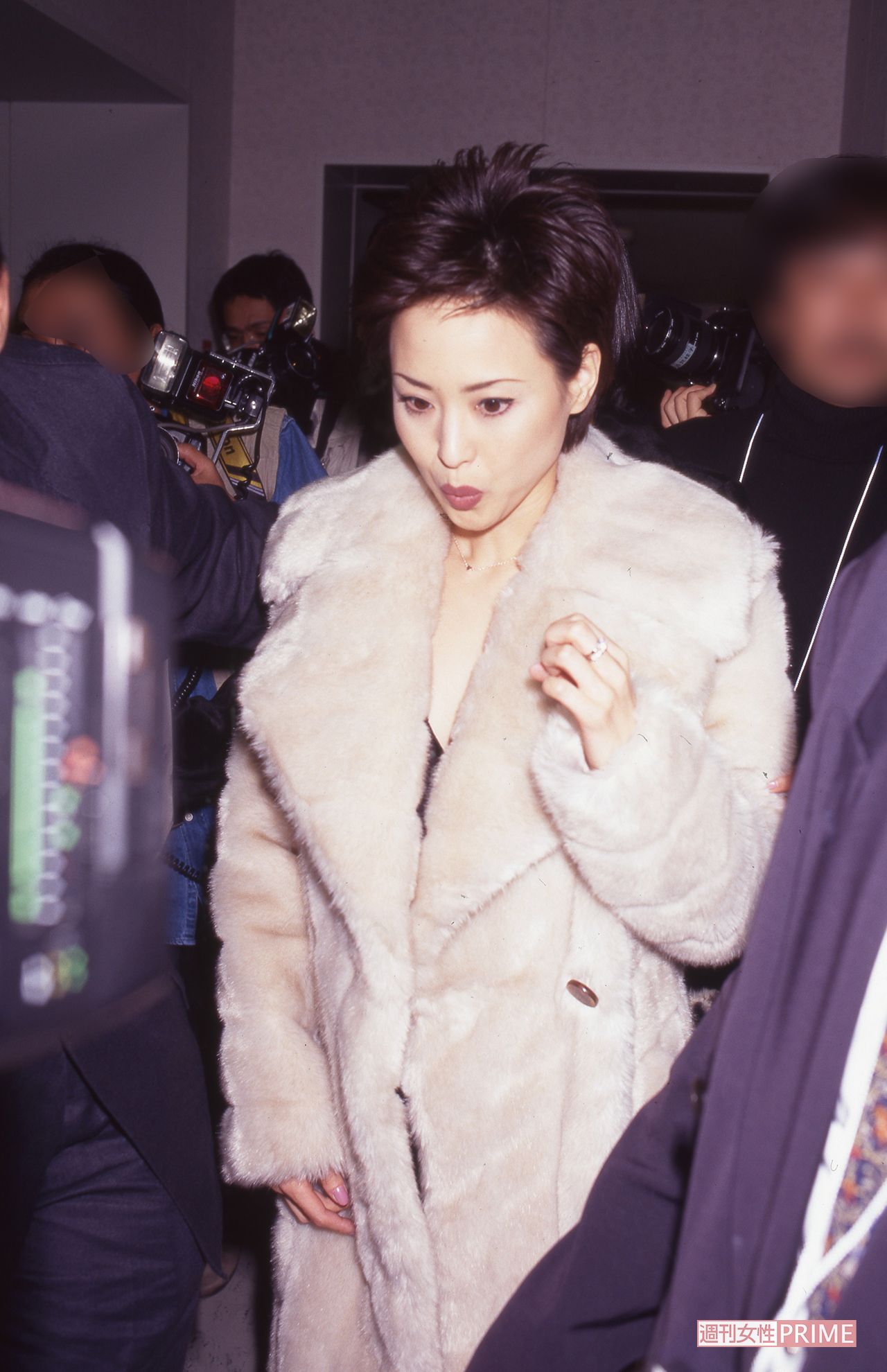 松田聖子は多くの報道陣に囲まれていた（'96年『紅白歌合戦』）