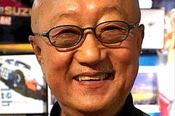 数々のスポーツグッズを鑑定してきた前野重雄さん（本人提供）