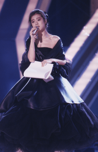 '87年10月、『全日本歌謡音楽祭』で『難破船』を歌唱する中森明菜