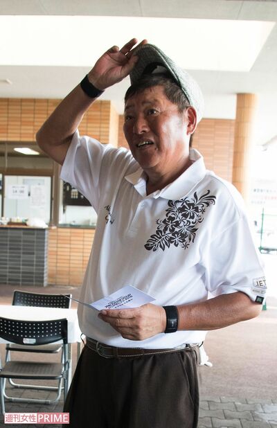 直撃取材に仰天し、天を仰いだ継父・尾崎建夫