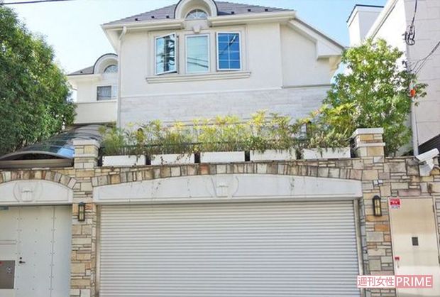 売却は否定したが、自宅に人の気配はない