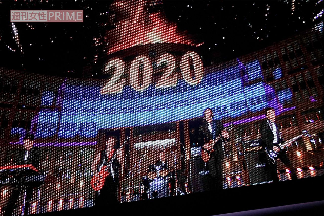 2016年のNHK紅白で、都庁前から中継で歌ったTOKIOの5人