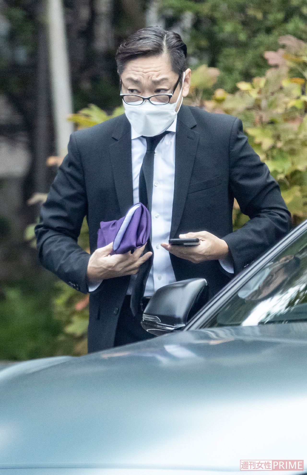 寛永寺の駐車場到着した香川照之