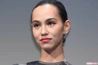 水原希子「何処見ていいか分からん」パリコレで披露の“丸見え”ドレス姿は、世界的な“女性解放”のトレン…