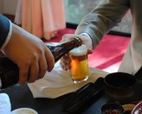 韓国の意外な常識、目上の人の前で酒やタバコはNG