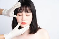 10代の美容整形が急増、SNS世代の「ルッキズム」の切迫感と許可する親の「言い訳」