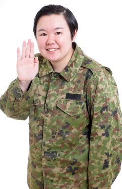 ドラマにも出演した、陸上自衛隊に勤務経験のあるピン芸人のやす子