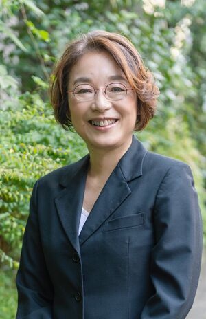 清水ちなみさん●1963年、東京都生まれ。会社員として働いたのち、『週刊文春』の連載『おじさん改造講座』をきっかけにコラムニストに。近著に『失くした「言葉」を取り戻すまで』（文藝春秋）。闘病記を綴った連載を『週刊文春WOMAN』で開始。写真提供／文藝春秋