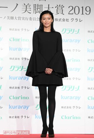 美脚大賞を受賞した榮倉奈々（2019年）