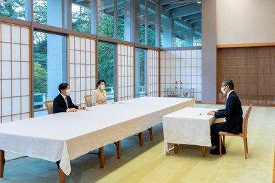 尾身茂さんからコロナウイルスの特徴などについて説明を受けられた両陛下（4月10日）