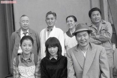 第26作目『男はつらいよ寅次郎かもめ歌』での集合スナップ。マドンナは伊藤蘭（下段中央）