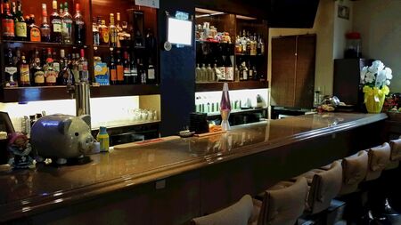 同性愛者のマスター「バーで親にカミングアウトする子も」