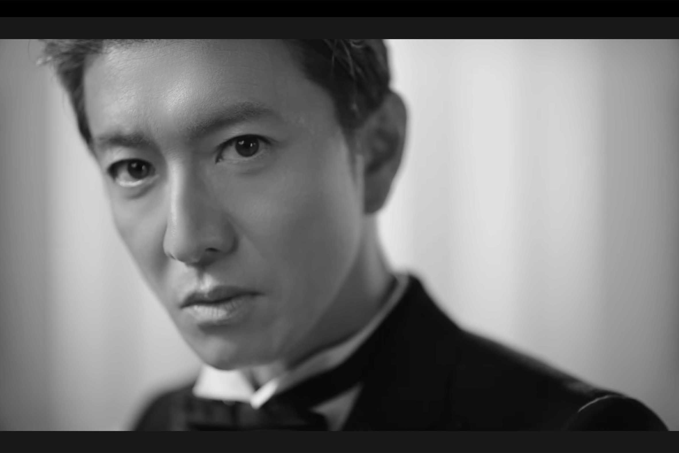 エステサロン『男のエステ ダンディハウス』のCMに出演し、色気のあるタキシード姿を披露している木村拓哉（『ダンディハウス』公式YouTubeチャンネルより）